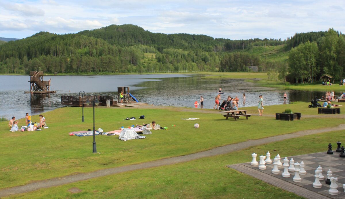 Mennesker som bader på en badeplass